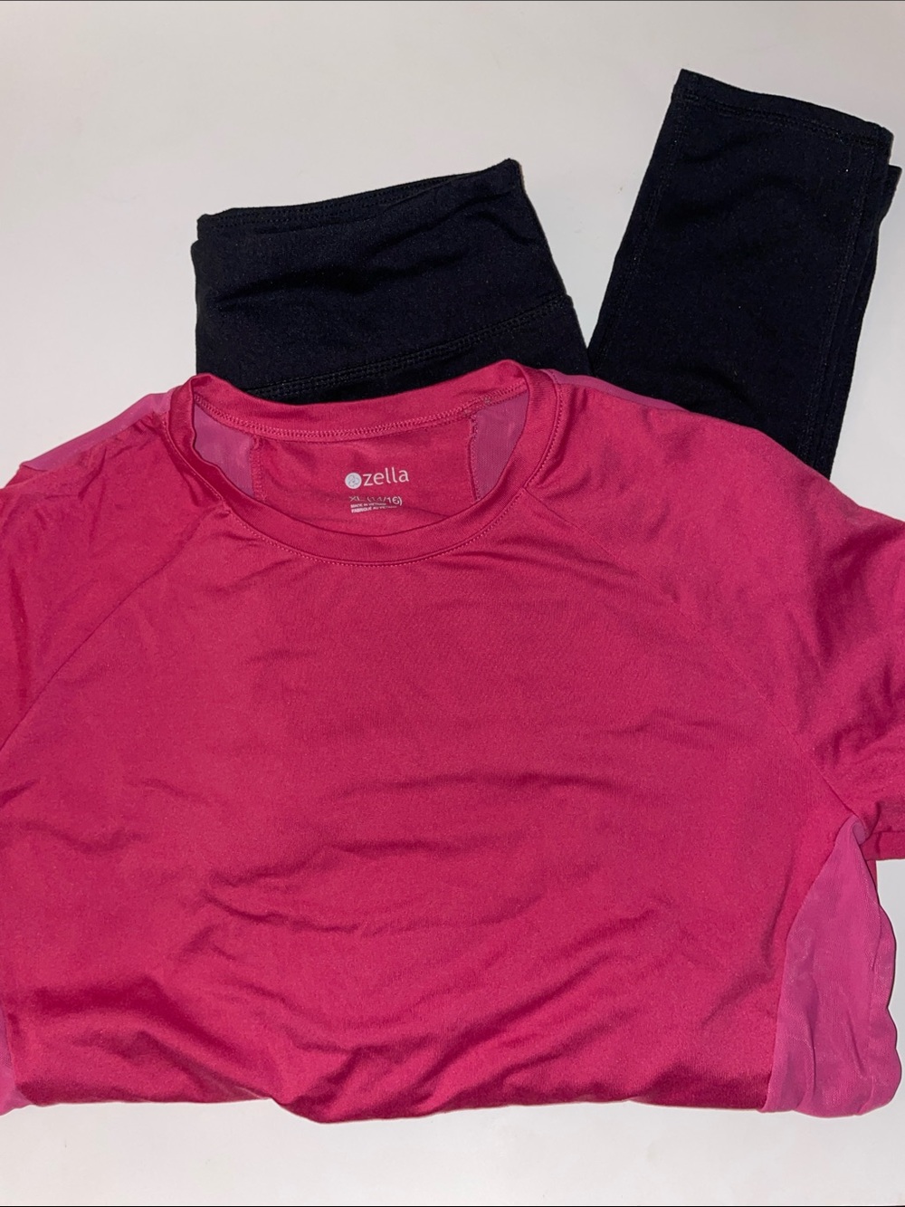 Zella Hot Pink Short Sleeve Top with Black Leggings girls XL 🥰😁15% off bundles